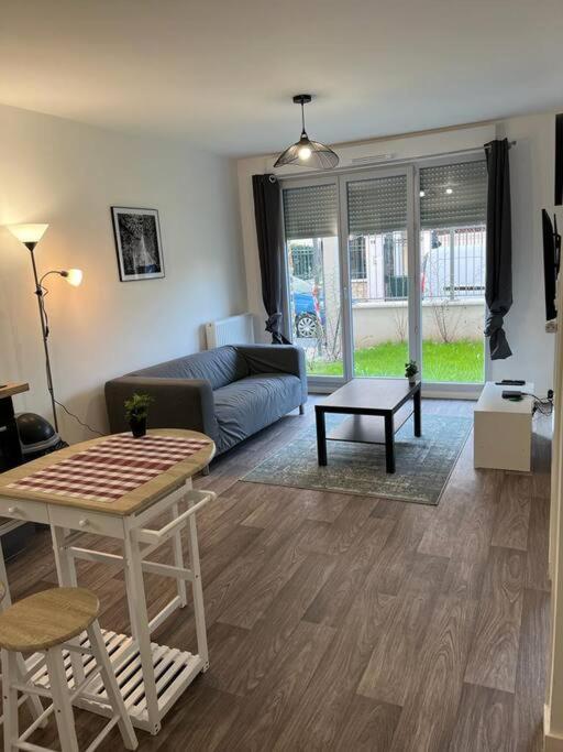 Appartement F2 De Haut Standing En Hypercentre Avec Jardin Prive A 270 M De La Gare De Mantes ! Dış mekan fotoğraf