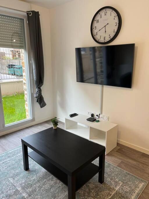 Appartement F2 De Haut Standing En Hypercentre Avec Jardin Prive A 270 M De La Gare De Mantes ! Dış mekan fotoğraf