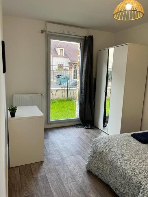 Appartement F2 De Haut Standing En Hypercentre Avec Jardin Prive A 270 M De La Gare De Mantes ! Dış mekan fotoğraf