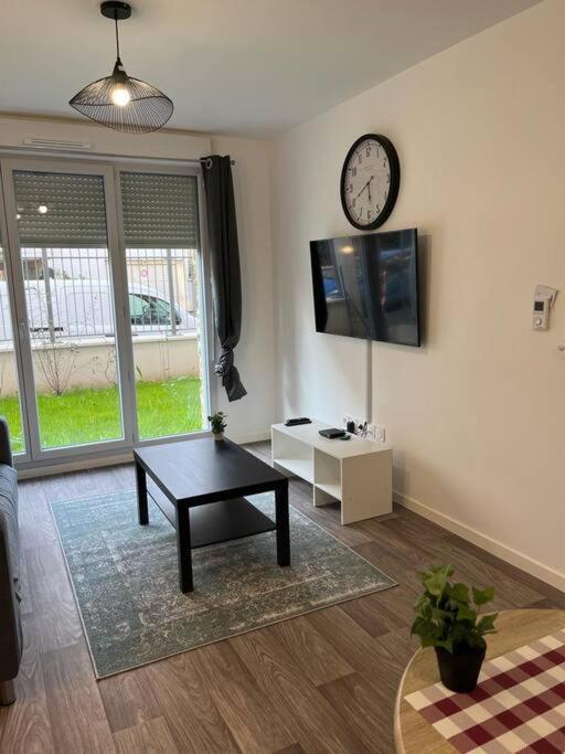 Appartement F2 De Haut Standing En Hypercentre Avec Jardin Prive A 270 M De La Gare De Mantes ! Dış mekan fotoğraf